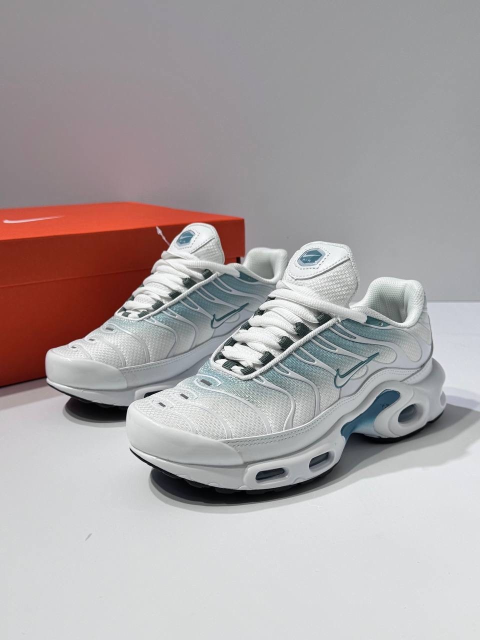 кроссовки nike air max tn plus,nike air max tn plus white,кроссовки nike tn plus,кроссовки nike air max plus,nike air max plus tn