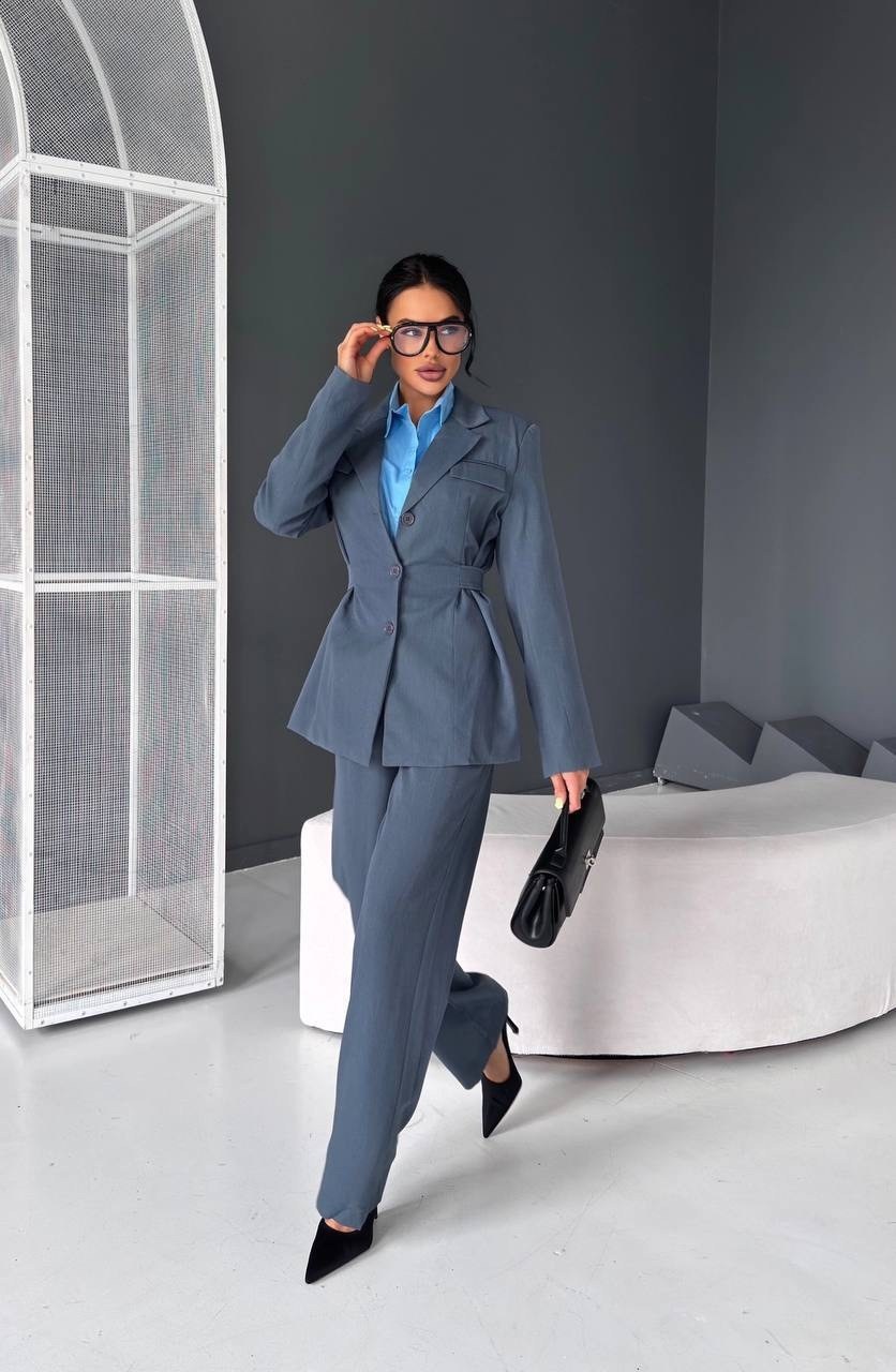 брючный костюм pirs 5525 серо-голубой,брючный костюм,женские костюмы,костюм классический брючный,брючный костюм женский
