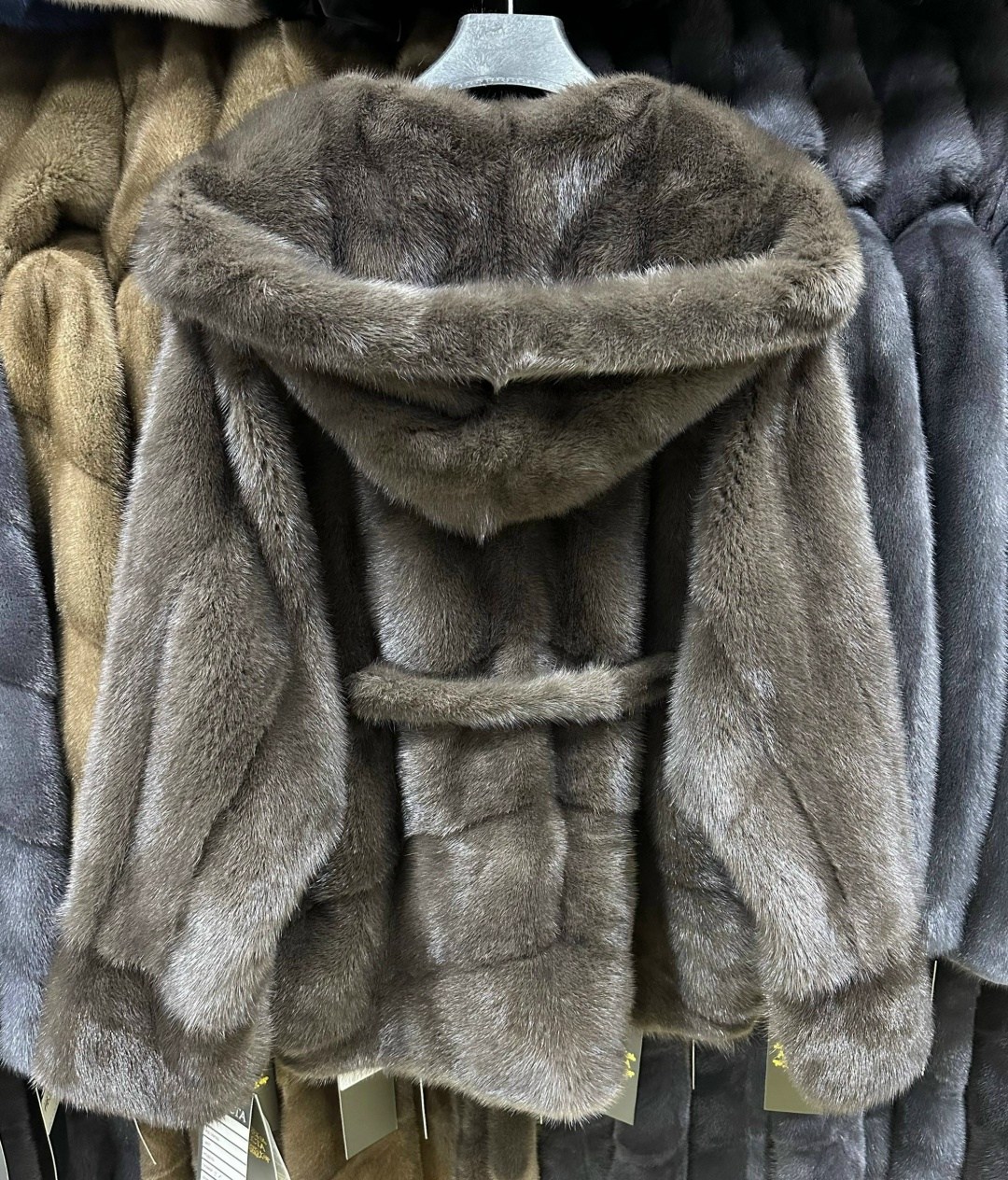 шуба из меха европейской норки с капюшоном,норковые шубы,шуба норка,шубка из меха европейской норки с капюшоном модель рубашка,шуба