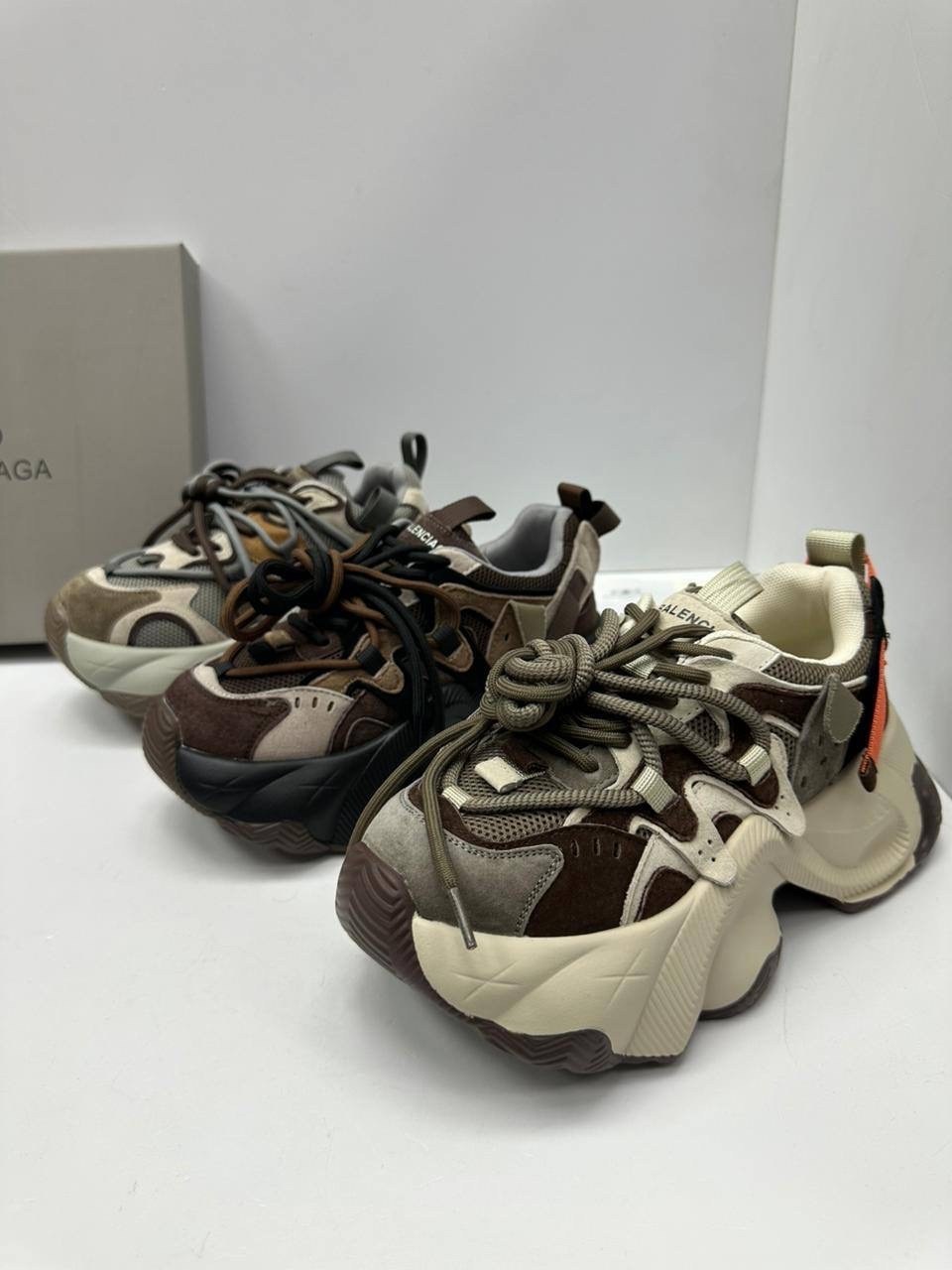 кроссовки balenciaga,кроссовки balenciaga triple s,кроссовки баленсиага,женские кроссовки,массивные кроссовки