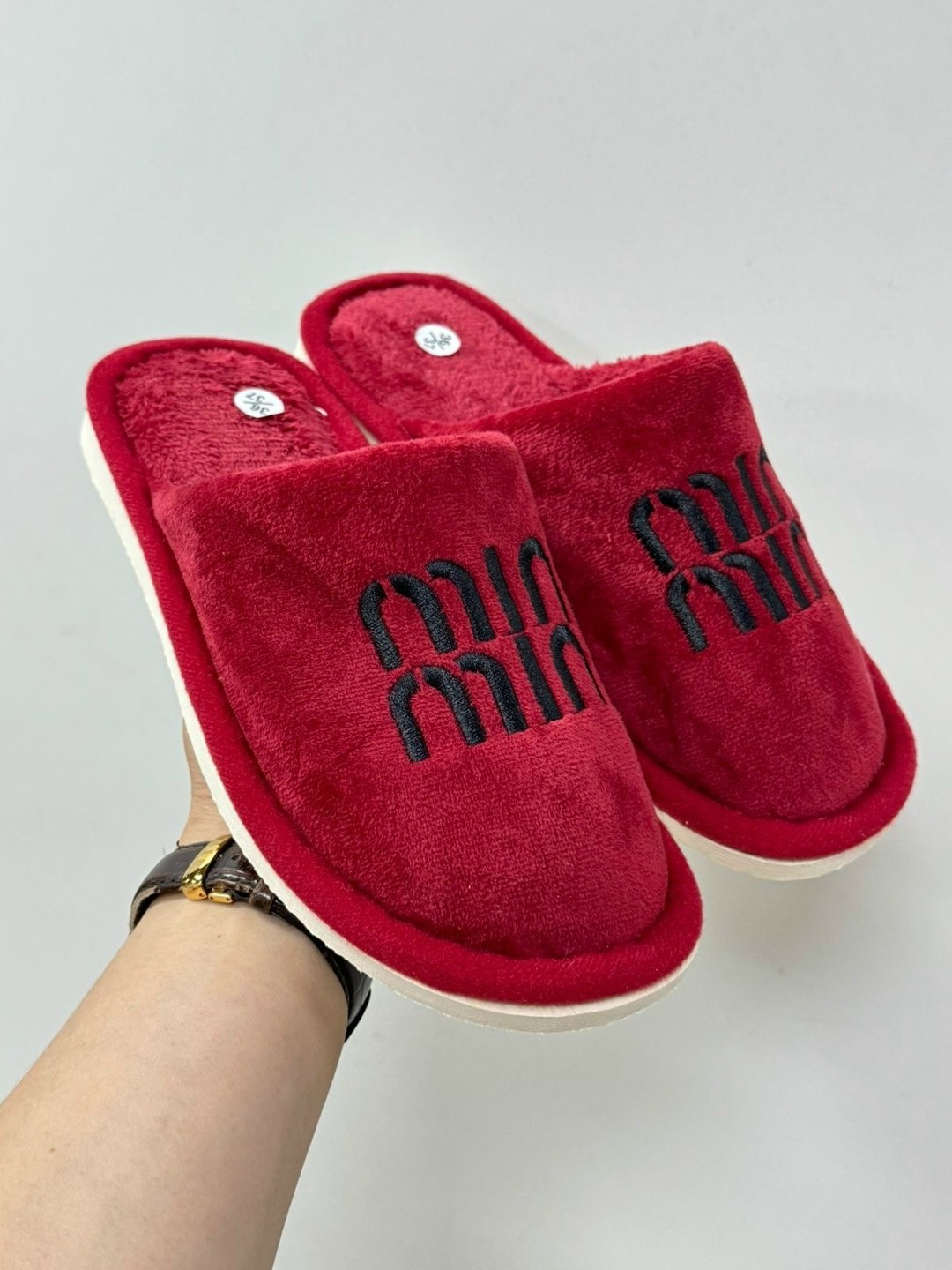 тапочки miu miu,тапочки женские,тапочки домашние женские,модные тапочки,тапочки миу миу