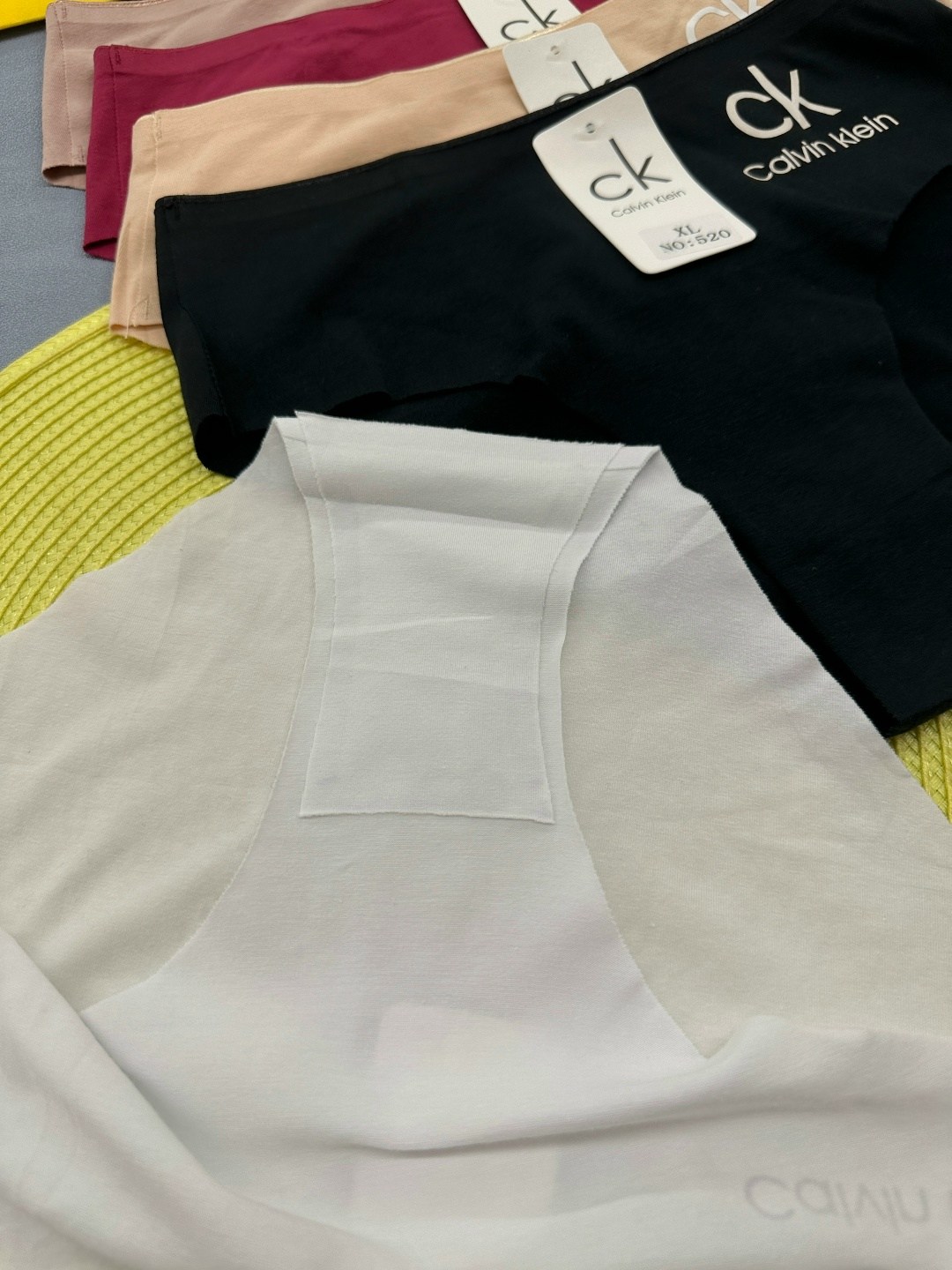 комплект трусов слипы calvin klein,слипы женские трусы calvin klein,комплект трусов слипы calvin klein underwear,трусы женские calvin klein,слипы женские бесшовные трусы