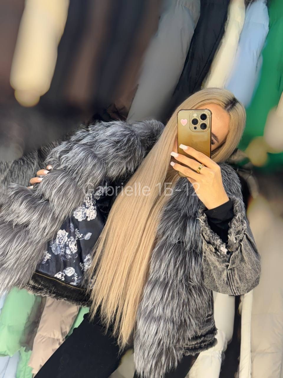 пуховик с натуральным мехом чернобурки,парка с натуральным мехом чернобурки,куртка зимняя с чернобуркой,куртка с мехом,куртка джинсовая с чернобуркой