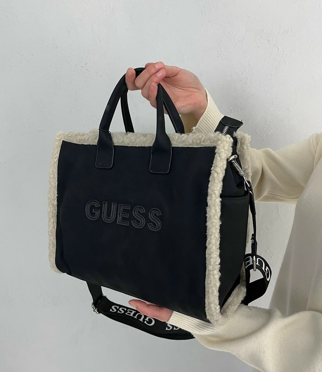 сумка женская guess,сумка guess,сумка-тоут guess silvana compartment светло-коричневая,сумка guess silvana mini,большая светло-коричневая сумочка silvana с овчиной guess