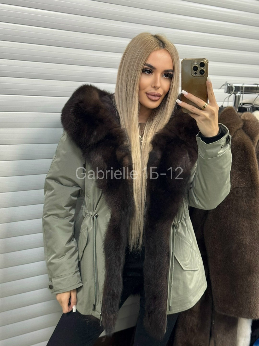 парка с натуральным мехом,парка с мехом,женская парка с мехом,зеленая парка с мехом,парка с мехом песца