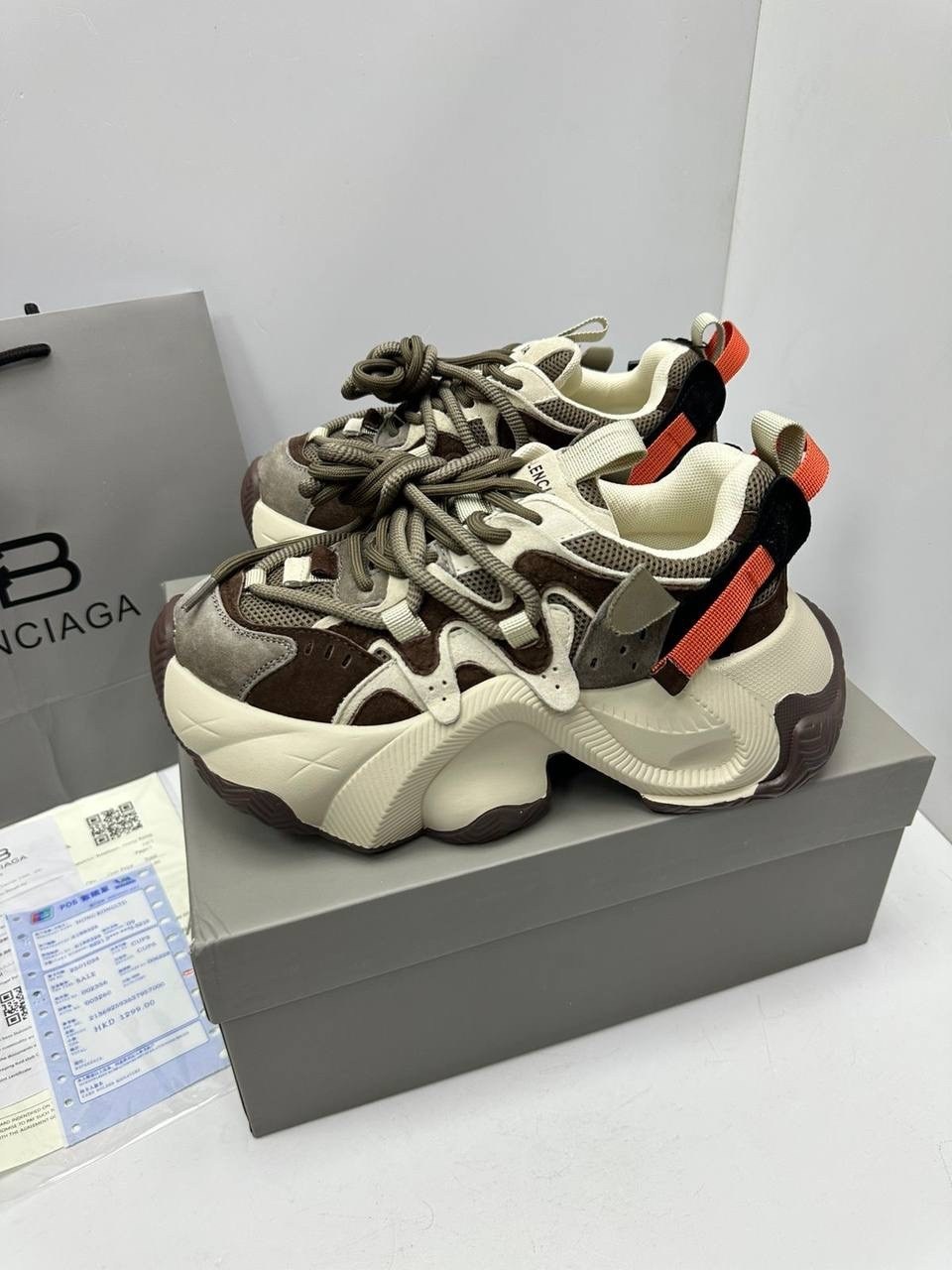 кроссовки balenciaga,кроссовки balenciaga triple s,кроссовки баленсиага,женские кроссовки,массивные кроссовки