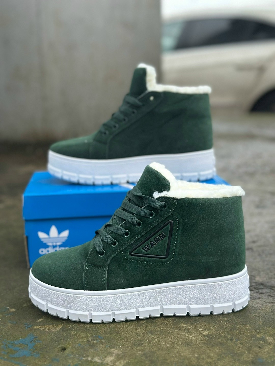 зимние замшевые женские кеды prada бежевые с мехом,женские зимние кеды prada,,женские зимние кроссовки prada с мехом,кроссовки зимние с мехом натуральная замша