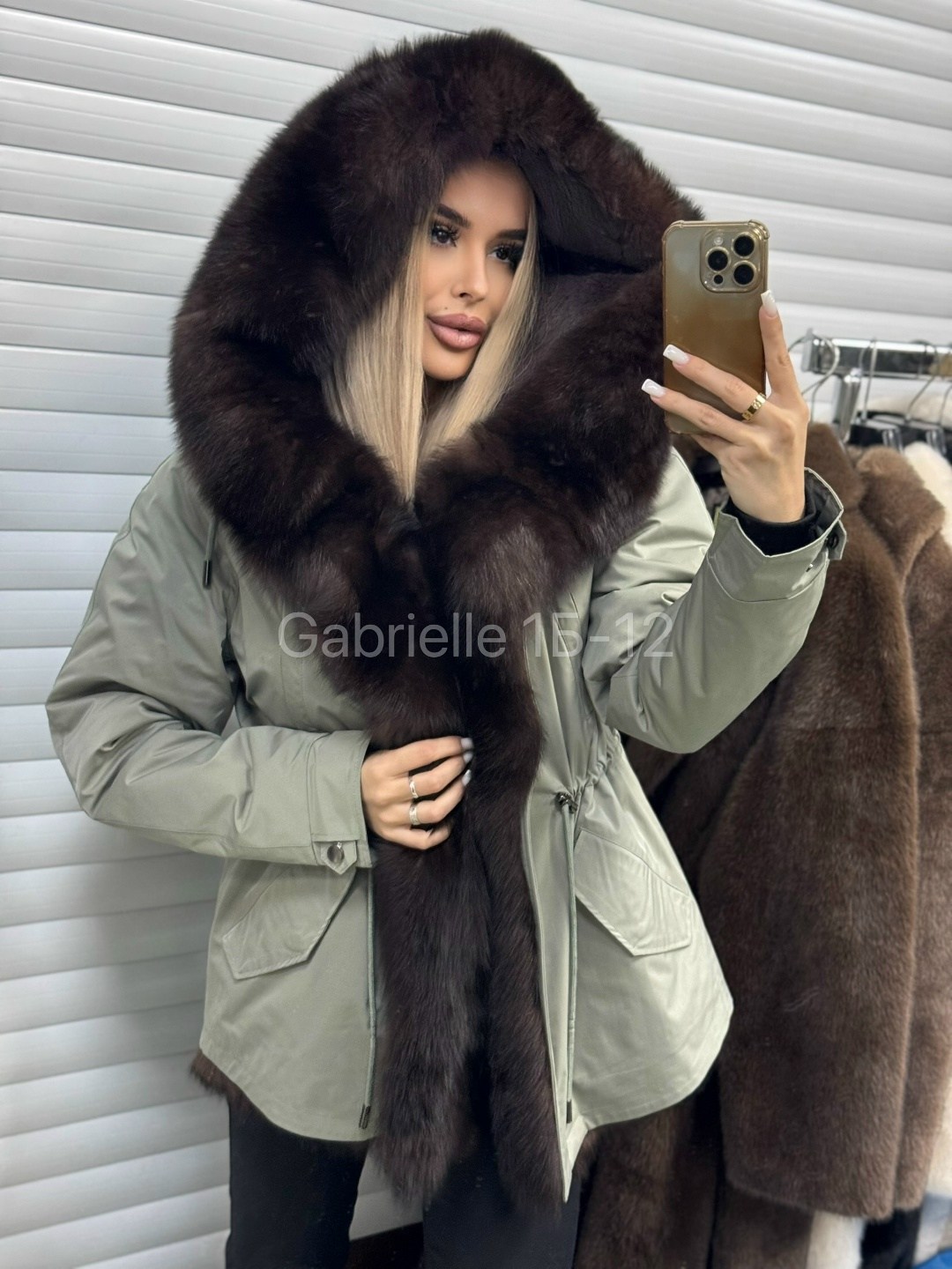 парка с натуральным мехом,парка с мехом,женская парка с мехом,зеленая парка с мехом,парка с мехом песца