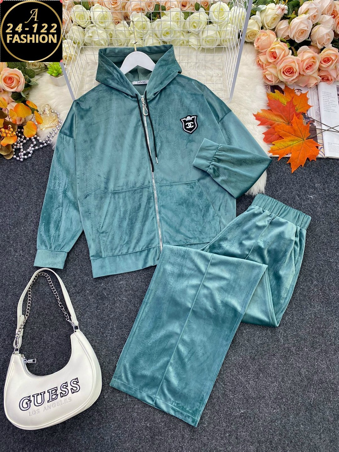 спортивный костюм велюровый,костюм двойка,женские костюмы,спортивный женский костюм,костюм велюровый