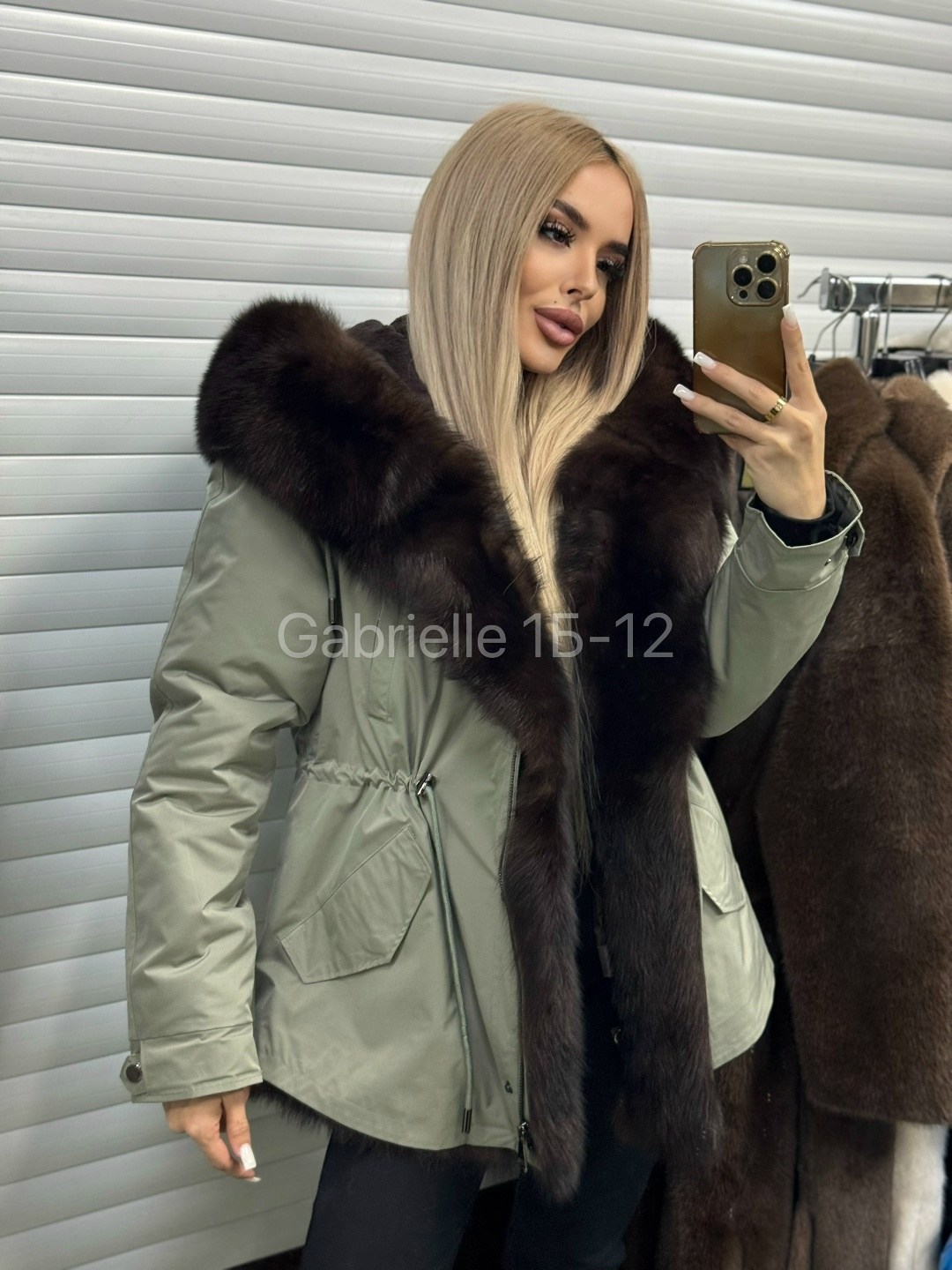 парка с натуральным мехом,парка с мехом,женская парка с мехом,зеленая парка с мехом,парка с мехом песца