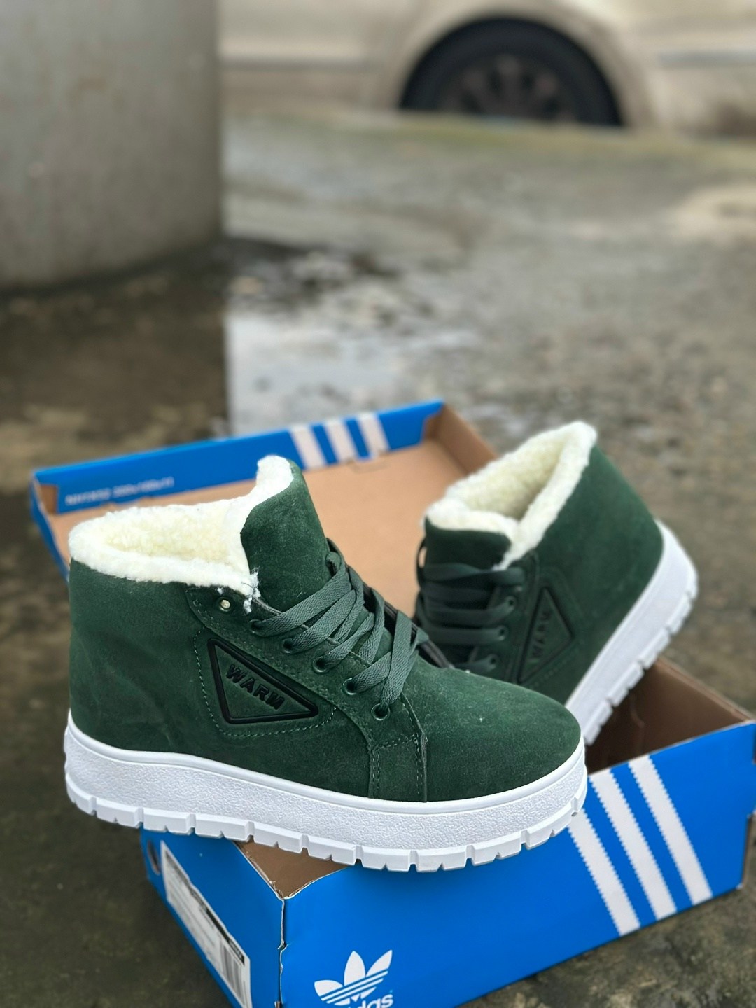 зимние замшевые женские кеды prada бежевые с мехом,женские зимние кеды prada,,женские зимние кроссовки prada с мехом,кроссовки зимние с мехом натуральная замша