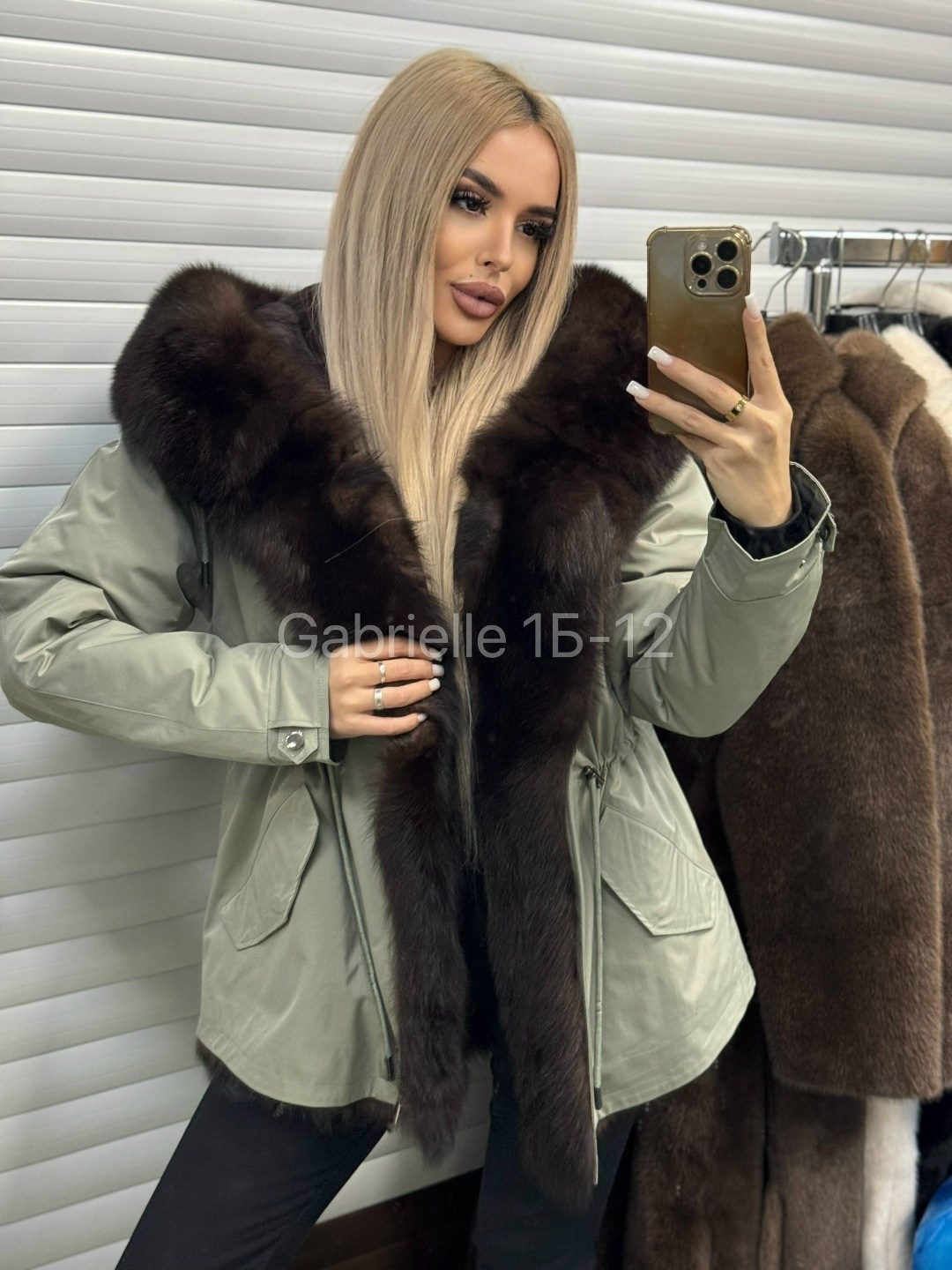 парка с натуральным мехом,парка с мехом,женская парка с мехом,зеленая парка с мехом,парка с мехом песца