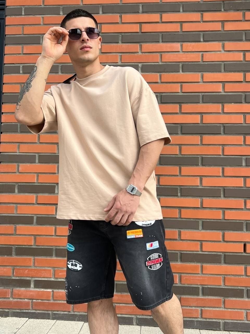 футболка мужская оверсайз,футболка оверсайз бежевая,футболка оверсайз,мужчина,бежевая футболка однотонная оверсайз
