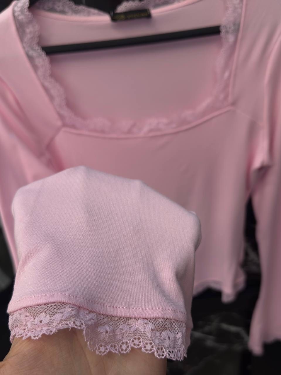 топ с кружевной отделкой в рубчик morgyn edikted розовый,кроп топ,женский кроп топ,лонгслив,модная блузка