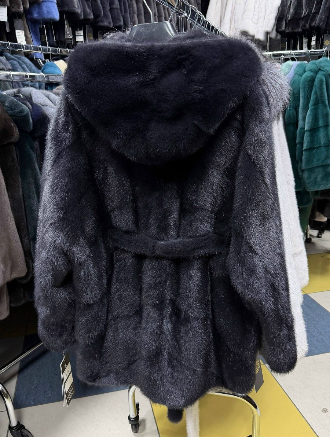 шуба норковая,шубка из меха европейской норки с капюшоном,шубка из меха европейской норки с капюшоном модель москвичка,норковая шуба с капюшоном,норковая графитовая шуба с капюшоном укороченная