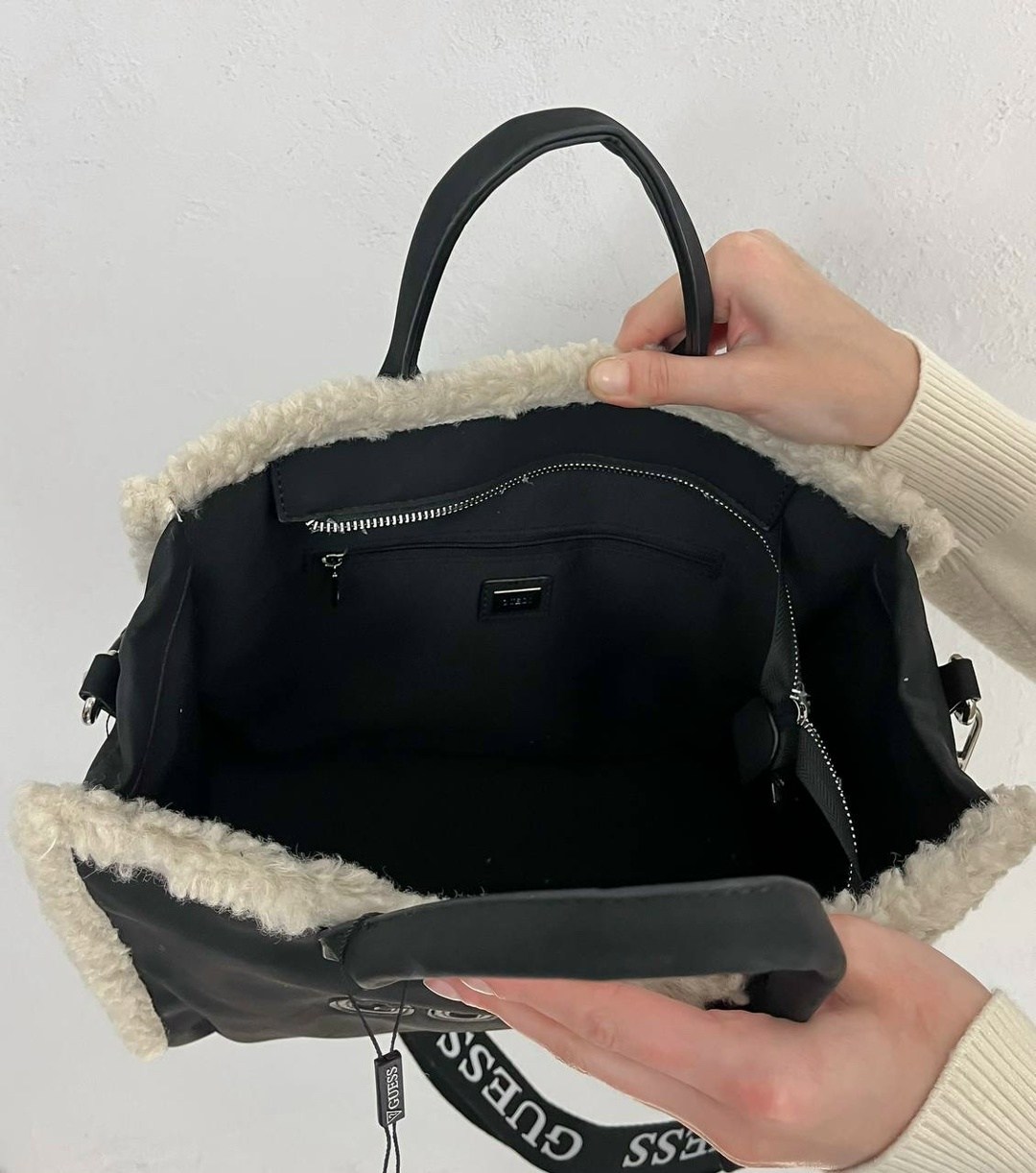 сумка женская guess,сумка guess,сумка-тоут guess silvana compartment светло-коричневая,сумка guess silvana mini,большая светло-коричневая сумочка silvana с овчиной guess