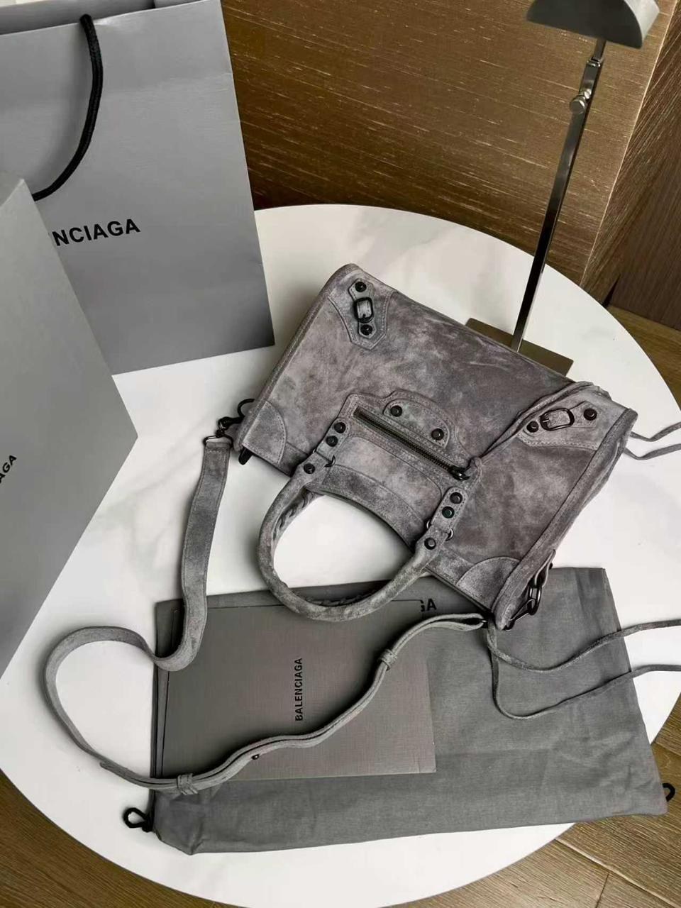 сумка balenciaga neo classic city,сумка balenciaga женская серая,сумка баленсиага серая,balenciaga сумка женская,сумка баленсиага коричневая