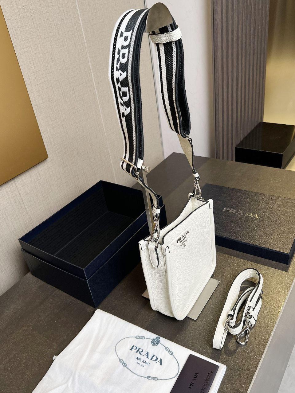 сумка prada белая,prada сумка на плечо,сумка женская prada,prada сумка на плечо кросс боди,сумка