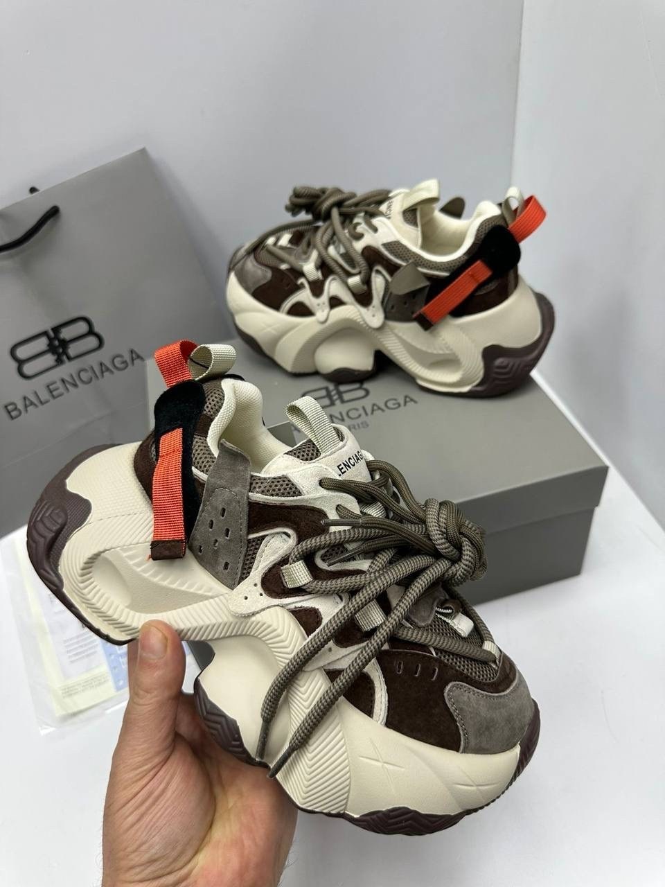 кроссовки balenciaga,кроссовки balenciaga triple s,кроссовки баленсиага,женские кроссовки,массивные кроссовки