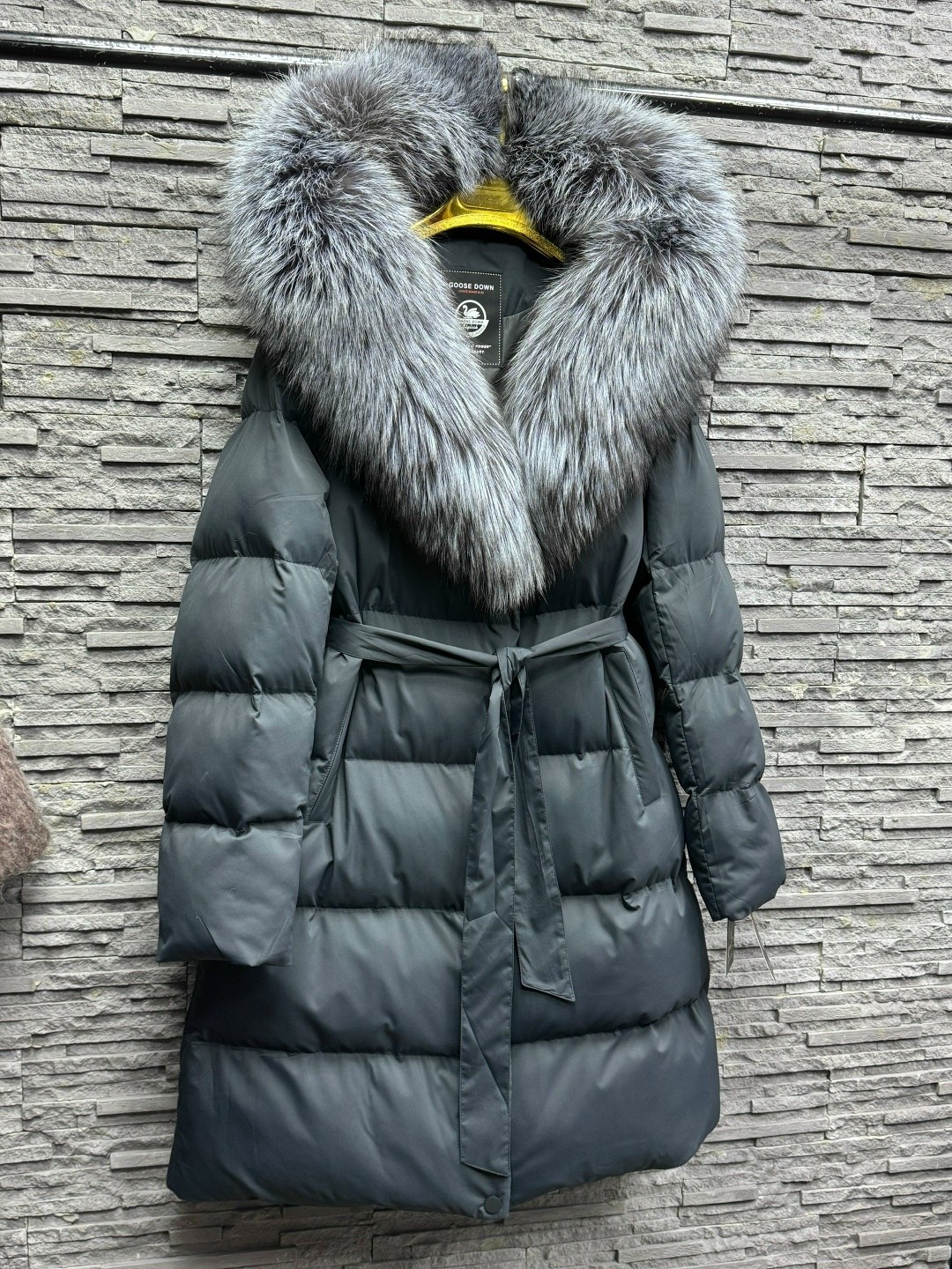 пуховик с мехом,пуховик длинный серый с натуральным мехом чернобурки,пуховик чернобурка,пуховик с натуральным мехом чернобурки лисы и песца,пуховик с натуральным мехом