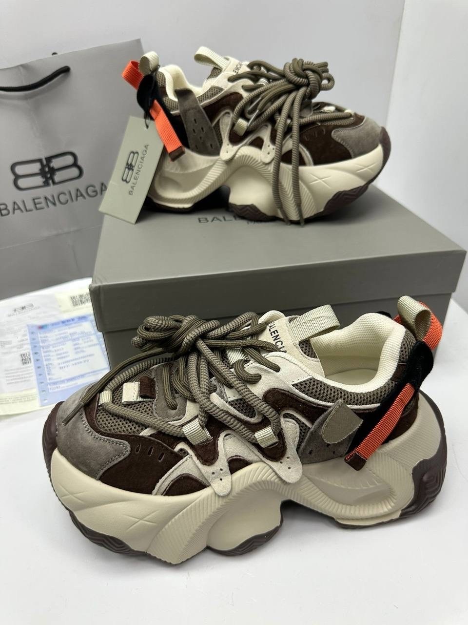 кроссовки balenciaga,кроссовки balenciaga triple s,кроссовки баленсиага,женские кроссовки,массивные кроссовки