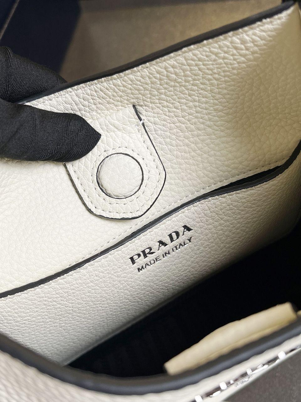 сумка prada белая,prada сумка на плечо,сумка женская prada,prada сумка на плечо кросс боди,сумка