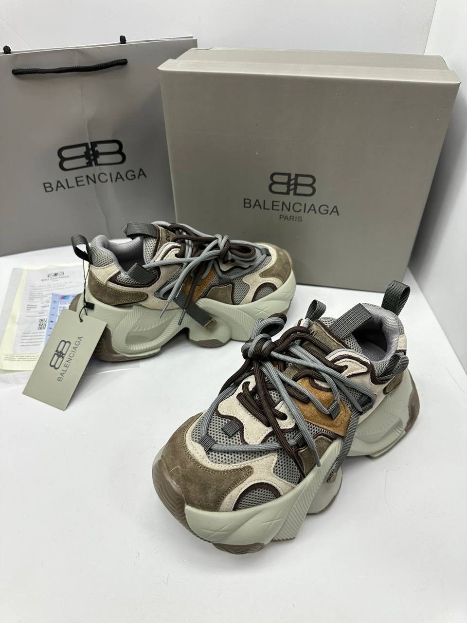 кроссовки balenciaga,кроссовки balenciaga triple s,кроссовки баленсиага,женские кроссовки,массивные кроссовки