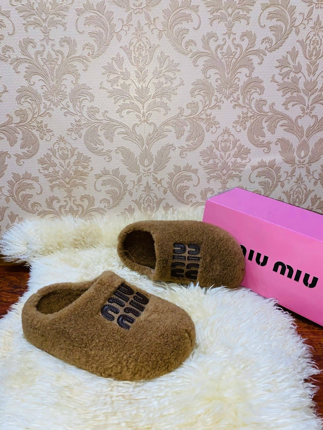 модные тапочки miu miu глубокий черный,тапочки miu miu,тапочки домашние женские,тапочки miu miu меховые черные,