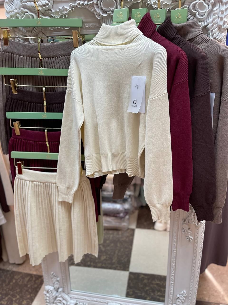 вязаный костюм с юбкой,трикотажный костюм с плиссированной юбкой,костюм юбка плиссе вязаный,костюм вязанный с юбкой,костюм вязаный с юбкой женский