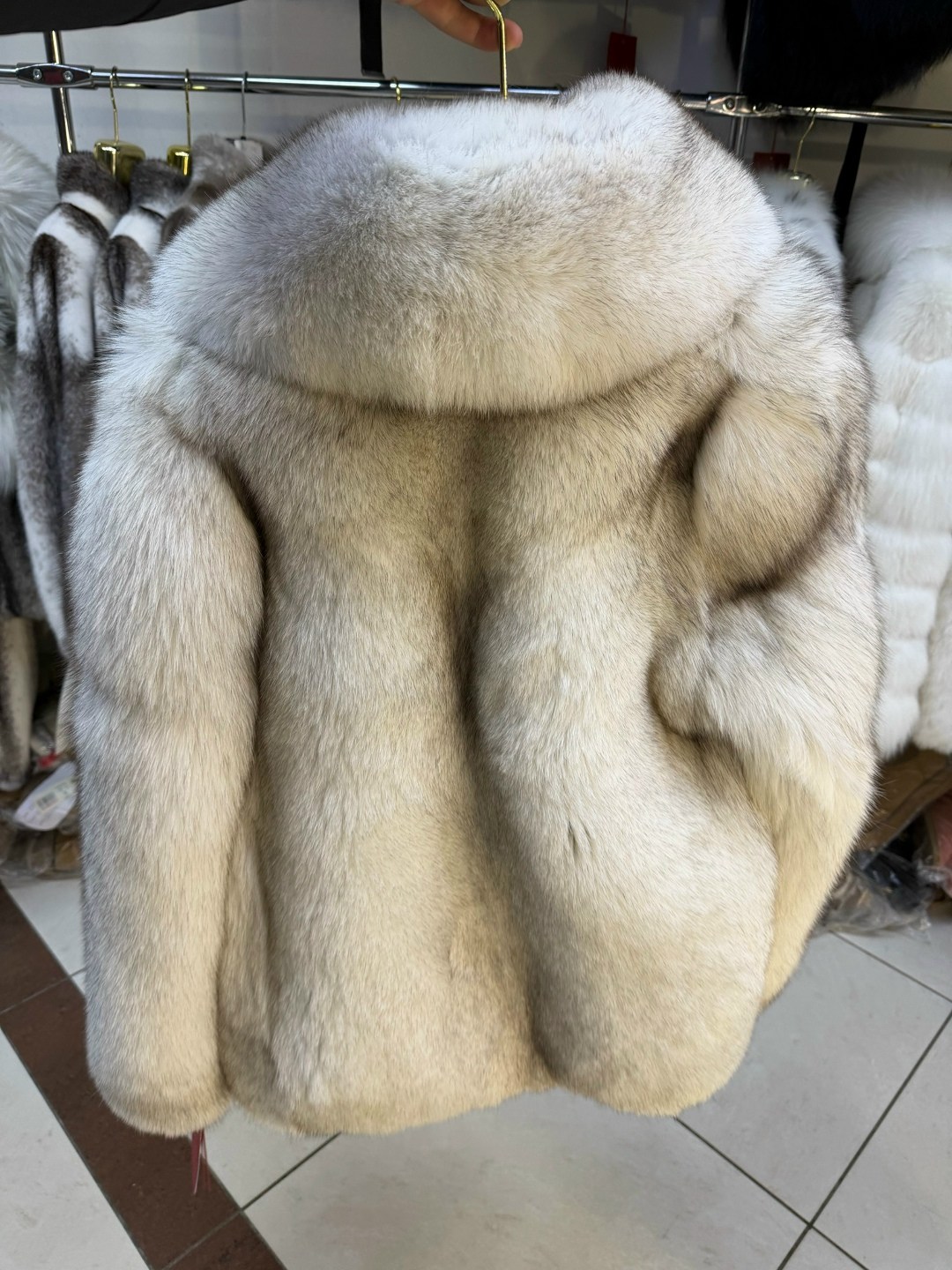 женская шуба,мужская шуба из натурального лисьего меха,шуба,женская шуба из натурального лисьего меха,шуба из меха финского песца