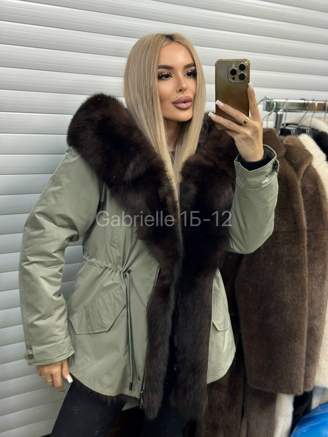 парка с натуральным мехом,парка с мехом,женская парка с мехом,зеленая парка с мехом,парка с мехом песца