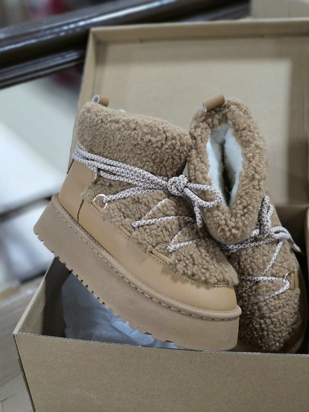 угги луноходы меховые на высокой подошве,угги луноходы меховые на высокой подошве uggi,угги луноходы меховые на высокой подошве uggi цвет бежевый,угги луноходы меховые на высокой подошве uggi цвет мол