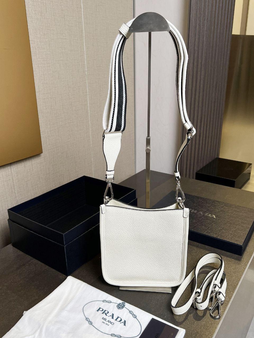 сумка prada белая,prada сумка на плечо,сумка женская prada,prada сумка на плечо кросс боди,сумка