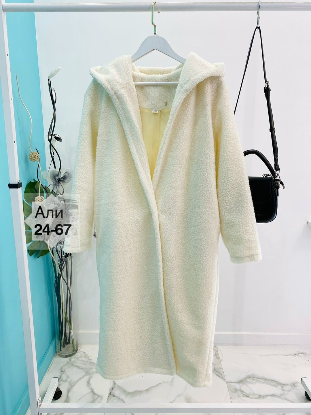 получили шикарные пальто ткань барашка,пальто зимнее,плюшевое пальто женское,шуба демисезонная,длинное пальто