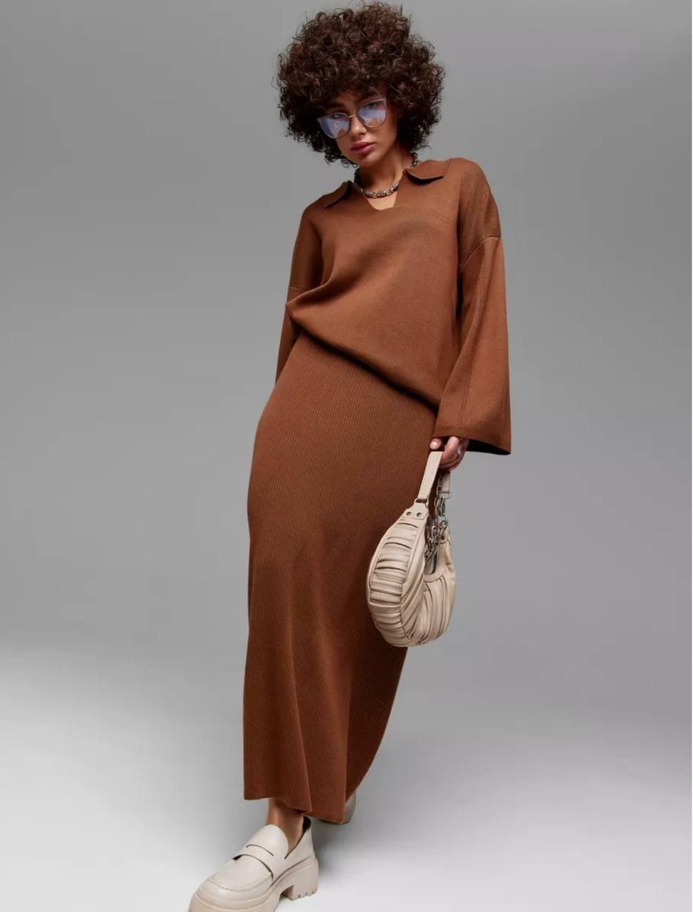 костюм трикотажный с юбкой,костюм с юбкой,трикотажная юбка,женские костюмы с юбкой,костюм бежевый