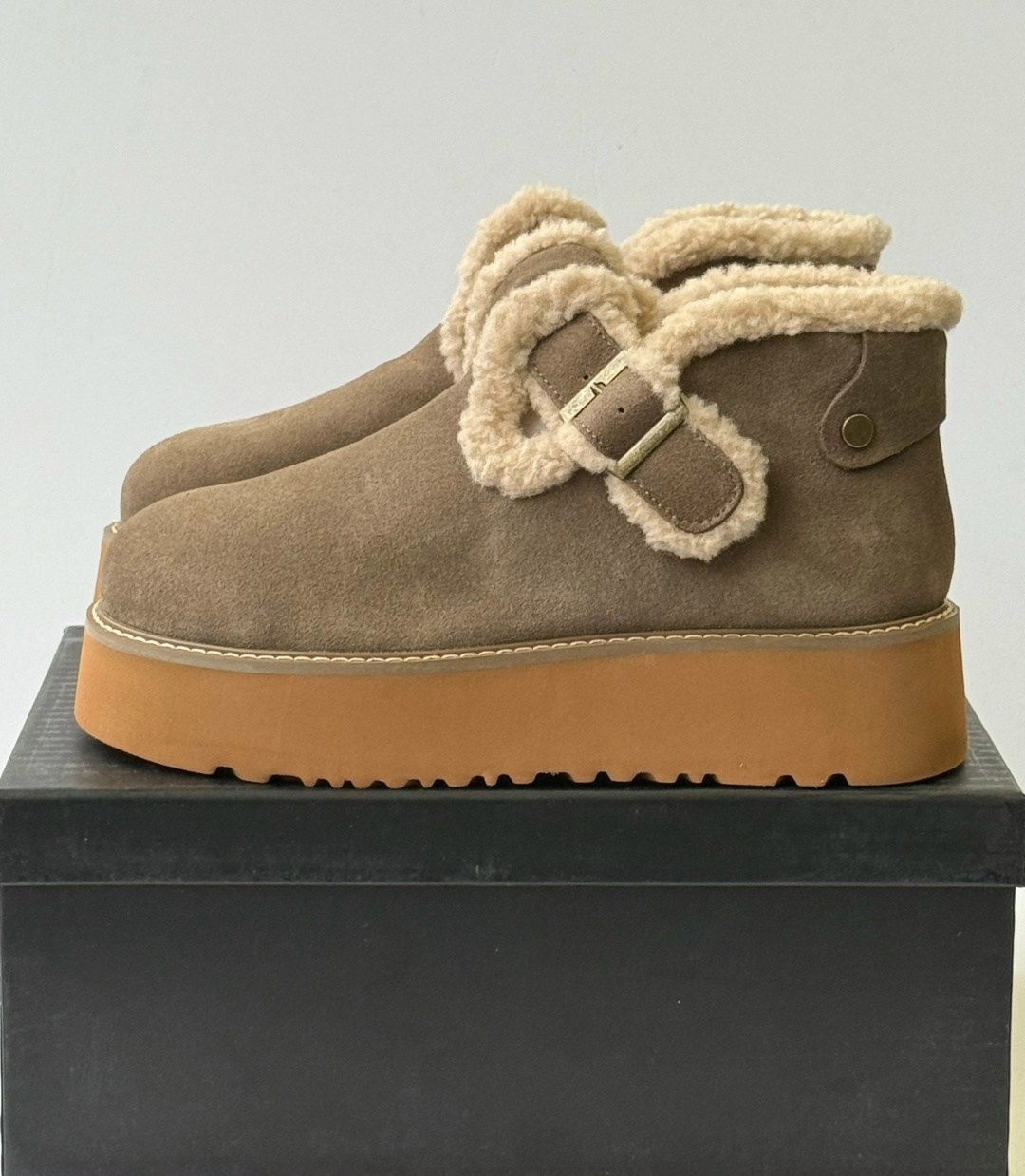 ,женские замшевые зимние ботинки,женские угги,зимняя женская ,меховая