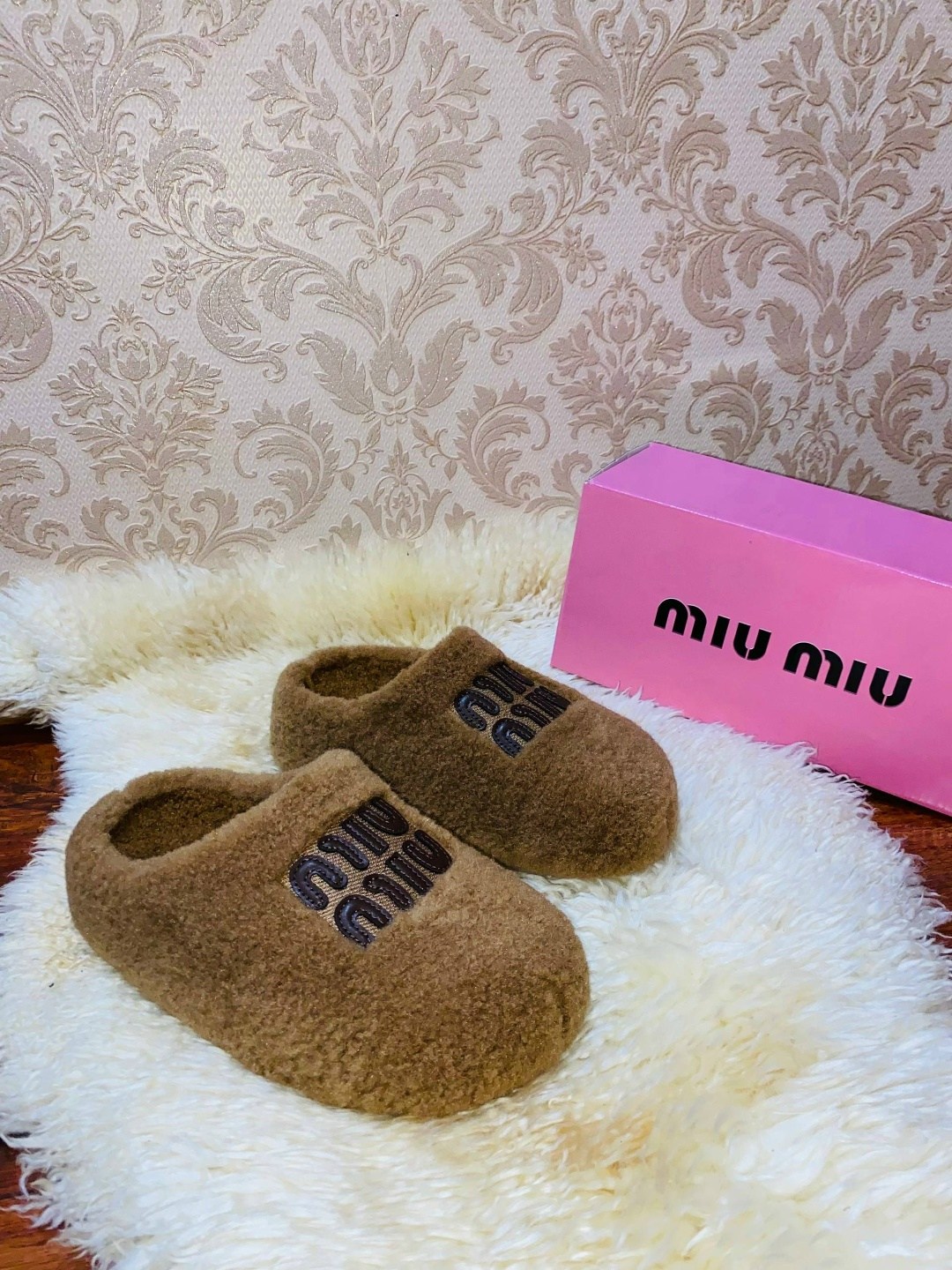 модные тапочки miu miu глубокий черный,тапочки miu miu,тапочки домашние женские,тапочки miu miu меховые черные,