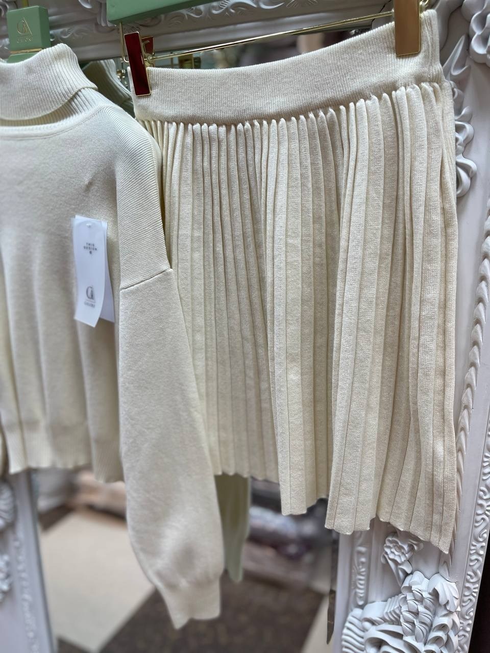 вязаный костюм с юбкой,трикотажный костюм с плиссированной юбкой,костюм юбка плиссе вязаный,костюм вязанный с юбкой,костюм вязаный с юбкой женский