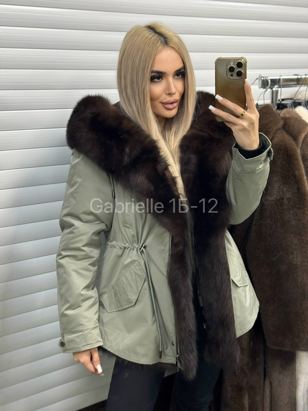парка с натуральным мехом,парка с мехом,женская парка с мехом,зеленая парка с мехом,парка с мехом песца