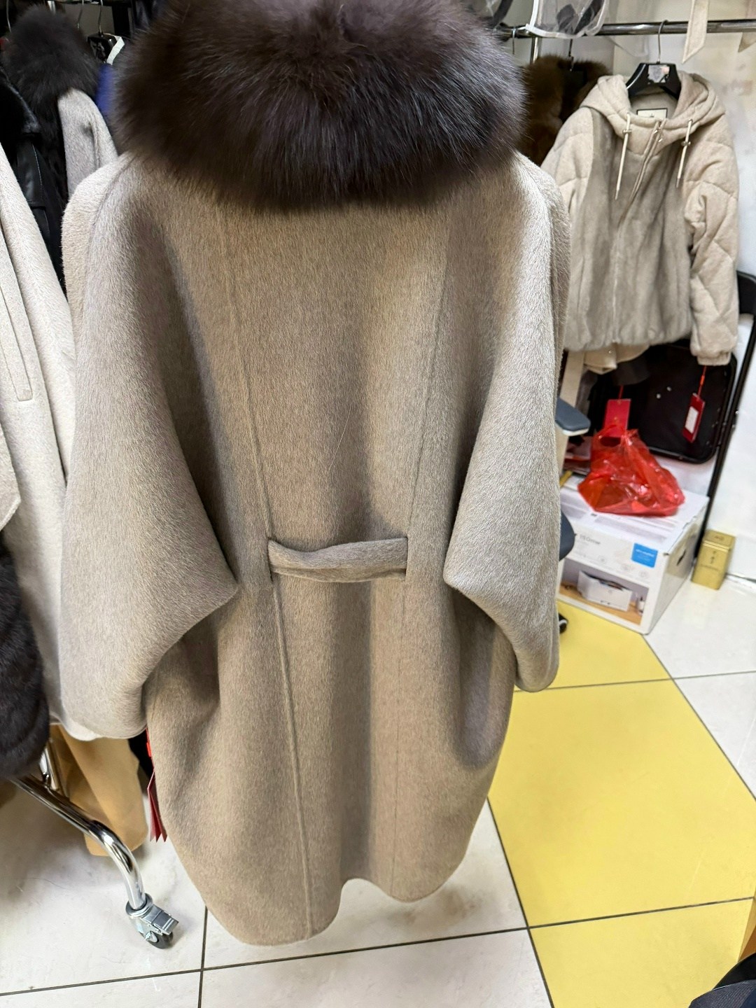 пальто из песца,пальто с мехом песца,пальто с натуральным мехом,пальто с мехом,пальто с мехом финского песца