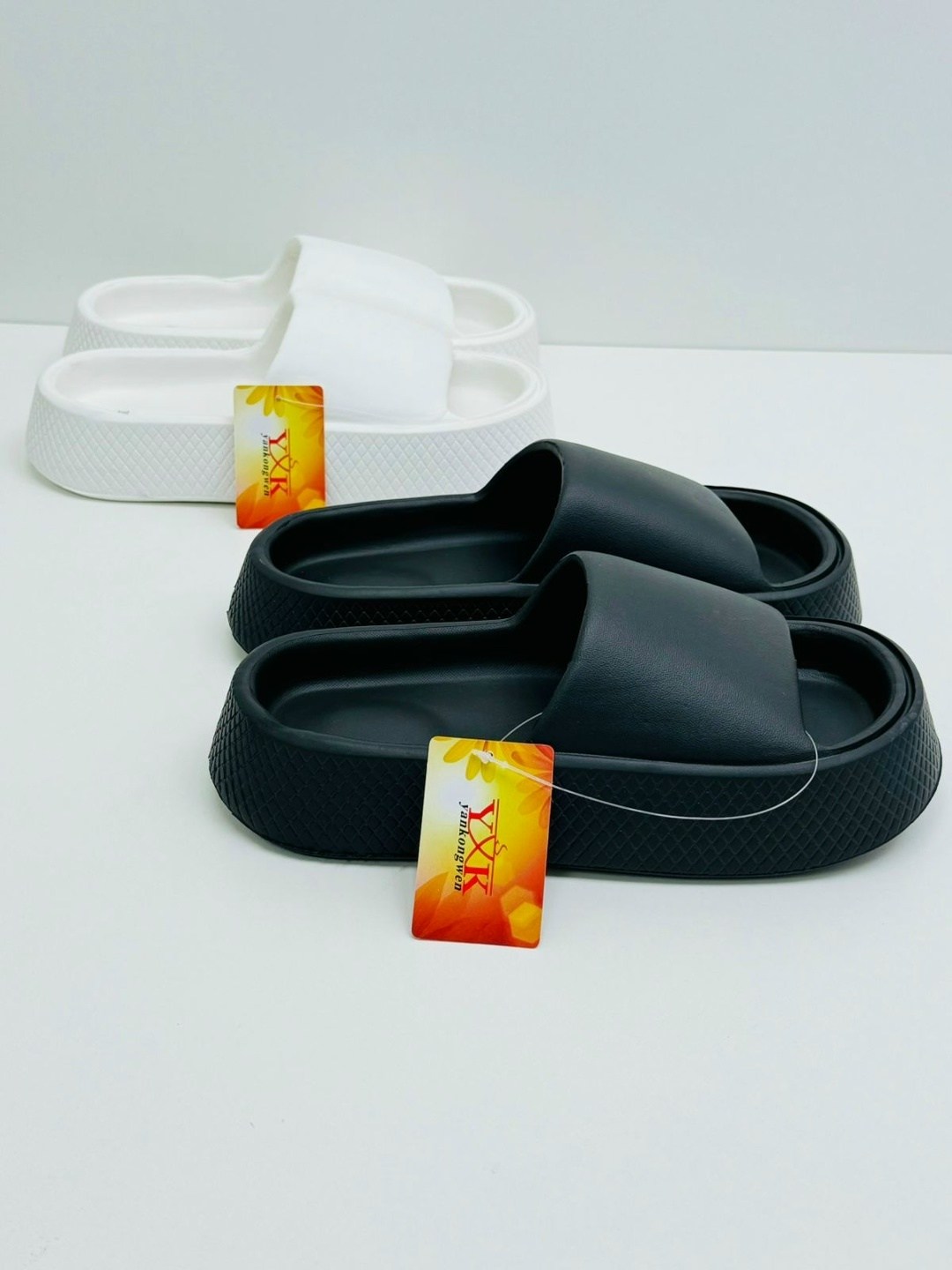 женские шлепанцы,шлепки женские,сланцы женские,тапочки белые,белые шлепанцы