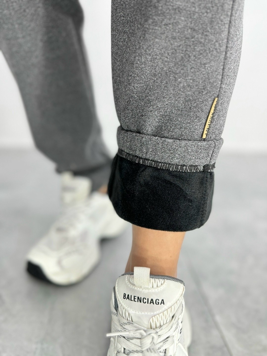 спортивные штаны женские,женские брюки спортивные,тканевые штаны женские спортивные,спортивные брюки,серые спортивные штаны женские