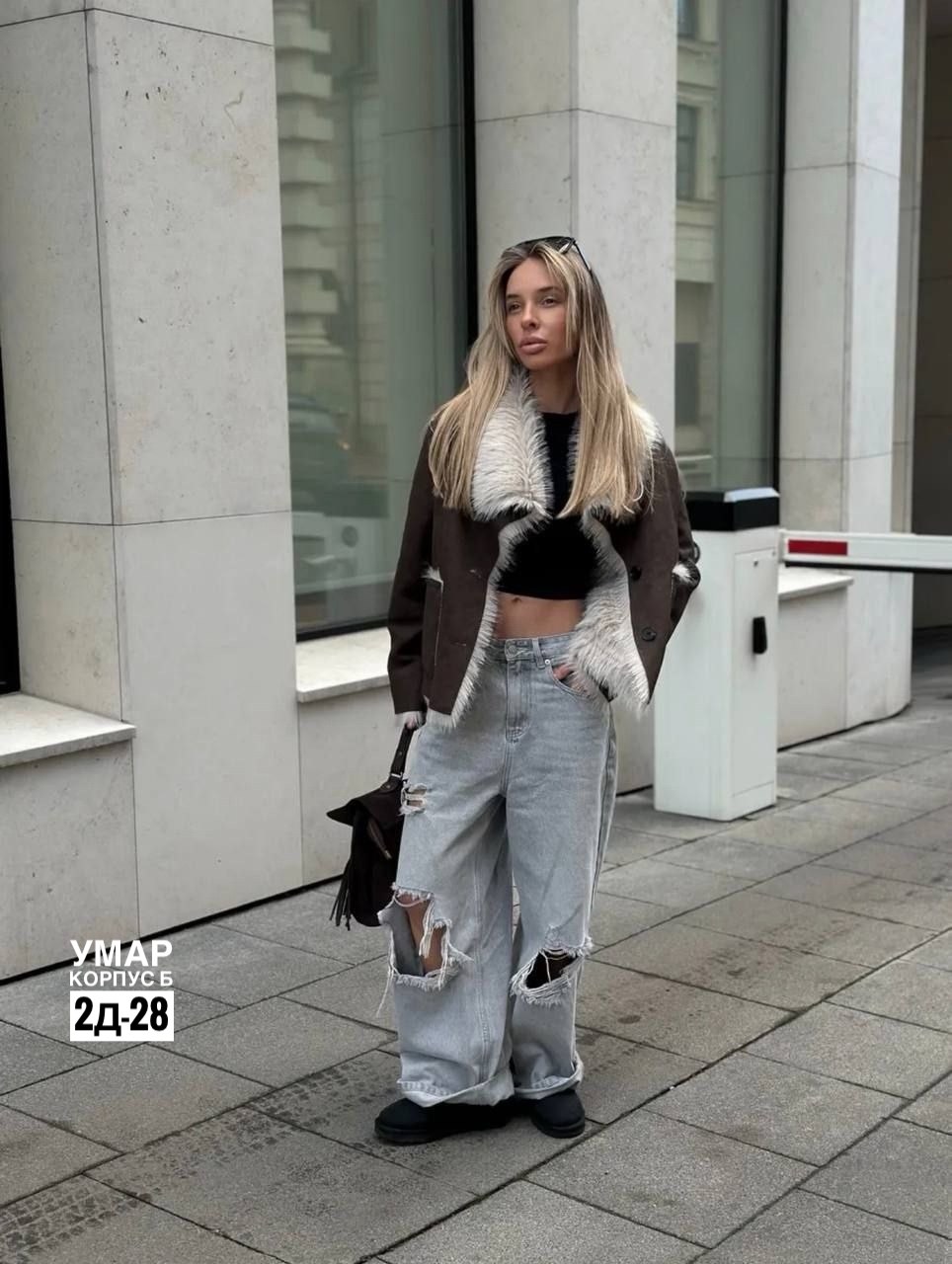 car park photo shoot brown jacket outfit,джинсы оверсайз,мода стиль,мода модная