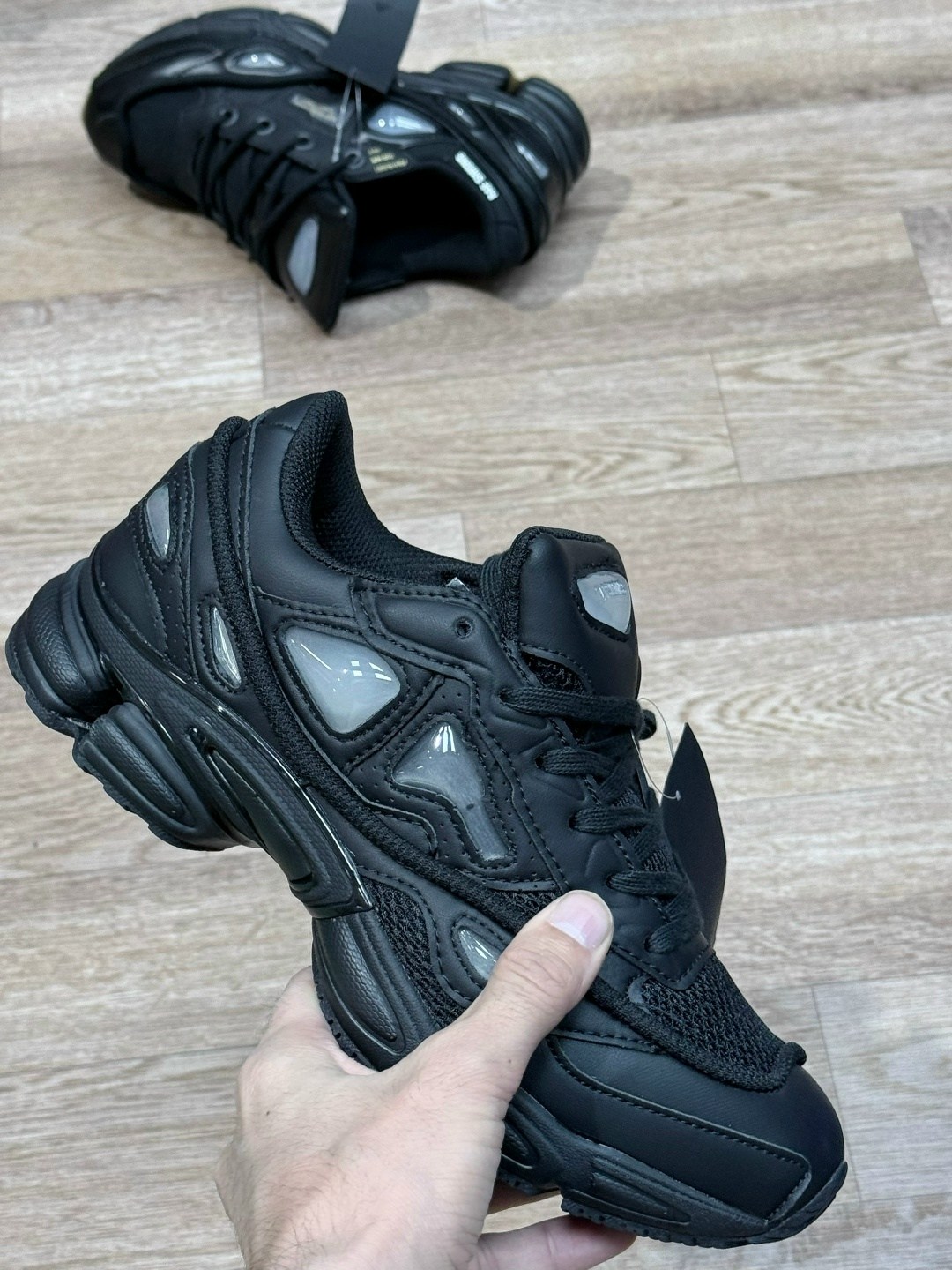 кроссовки adidas raf simons x ozweego 'tactile rose' розовый,кроссовки adidas by raf simons ozweego 3 синие с розовым,кроссовки raf simons x ozweego adidas розовый,adidas by raf simons ozweego 3 синие