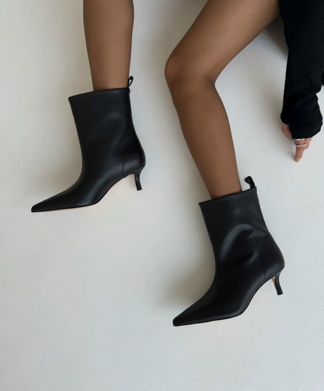 ботильоны демисезонные каблучок рюмочка starq 315398723,ботильоны демисезонные на низком каблуке шпильке emarti,ботильоны на каблуке осенние,демисезонные ботильоны,ботильоны с острым носом