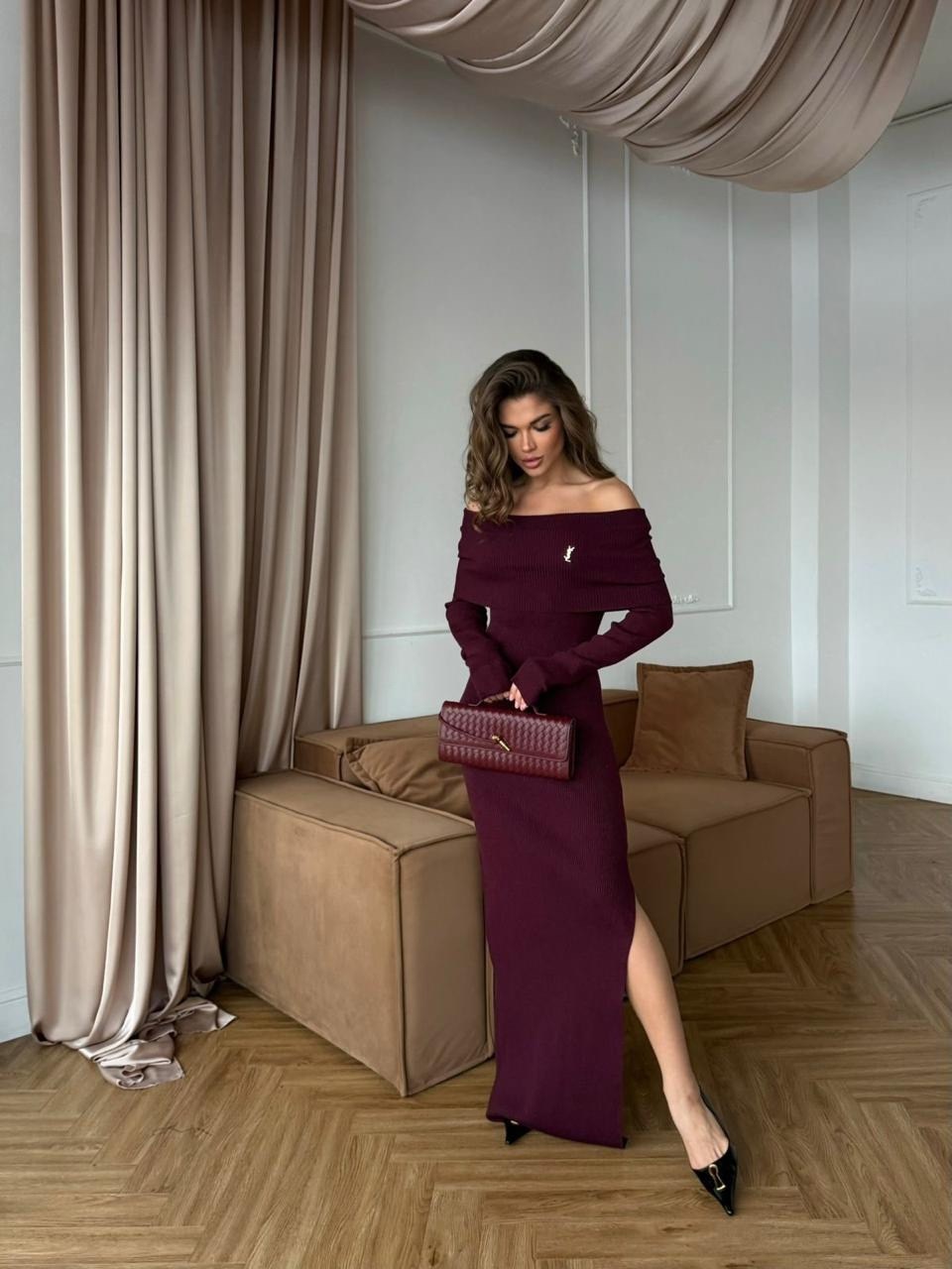 бордовое платье,платье вязаное,платье трикотажное,элегантное вязаное платье макси с открытыми плечами красного вина,длинное платье