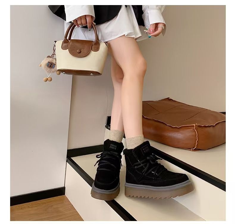 зимняя женская  из коровьей замши,женские зимние ботинки из коровьей замши на платформе,женская зимняя ,,новые утепленные и теплые женские зимние ботинки