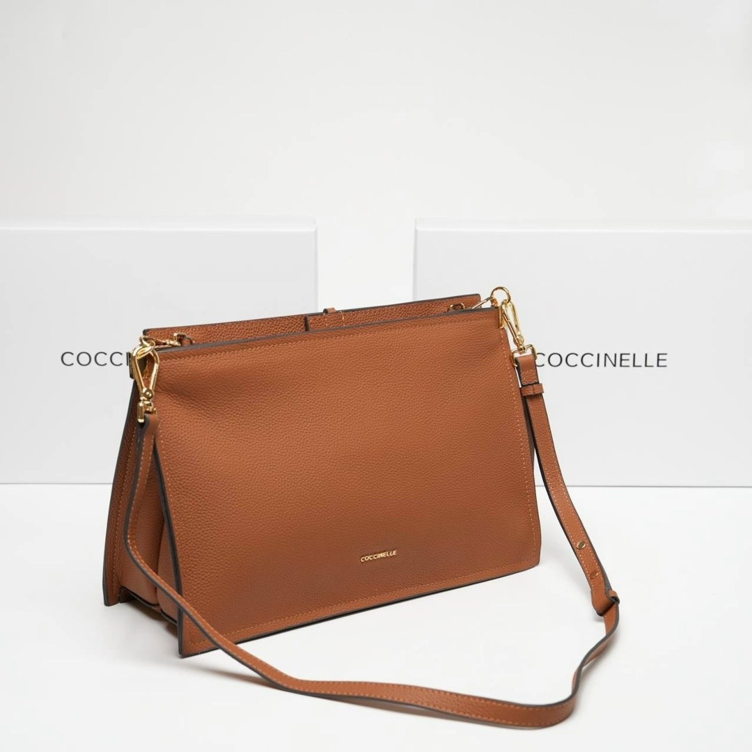 сумка женская coccinelle,coccinelle сумка,сумка женская coccinelle e5 n15 53 01 01 чёрный,coccinelle сумка на плечо,двусторонняя кожаная сумка через плечо coccinelle snip medium черный