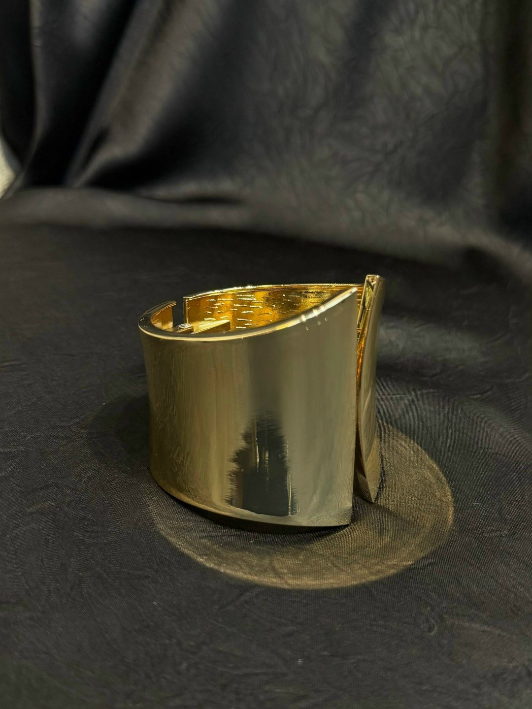 широкий браслет,металлические браслеты,браслет золотой,браслет,женские браслеты