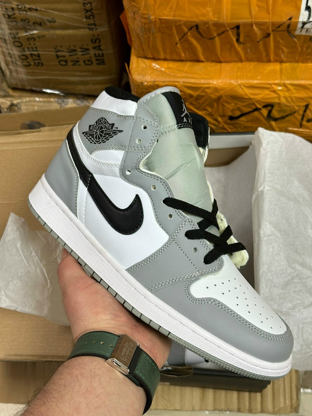 air jordan 1 mid light smoke grey,nike air jordan 1 mid smoke grey light,nike air jordan 1 mid,jordan 1 light smoke grey mid,nike air jordan 1